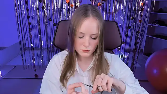 VivienLeeigh online show from 17, 3, 2025