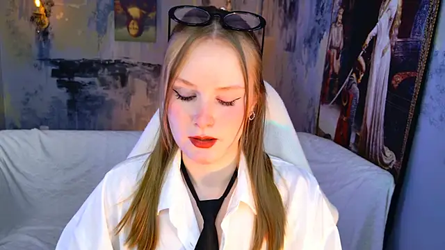 VivienLeeigh online show from 29, 3, 2026