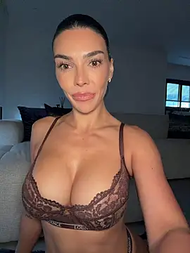 Snapshot of krissiswrld- chatting on 7, 3, 2026 krissiswrld- online show from 7, 3, 2026