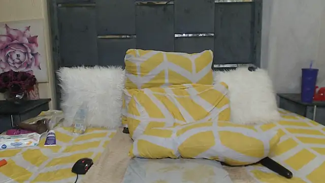 LaCaramellaChocolatia online show from 12, 2, 2025