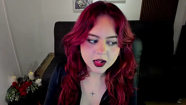 Snapshot of crimson_tati_ chatting on 14, 11, 2025 crimson tati online show from 14, 11, 2025