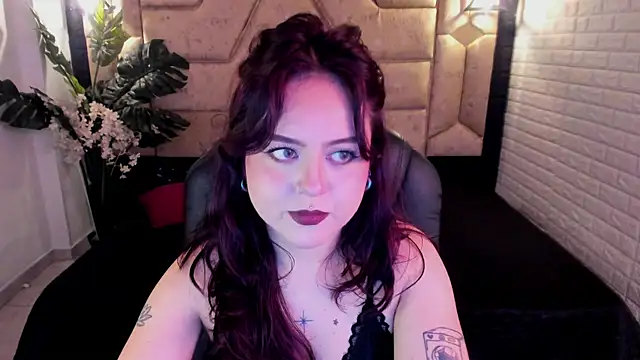 Snapshot of crimson_tati_ chatting on 22, 4, 2026 crimson tati online show from 22, 4, 2026