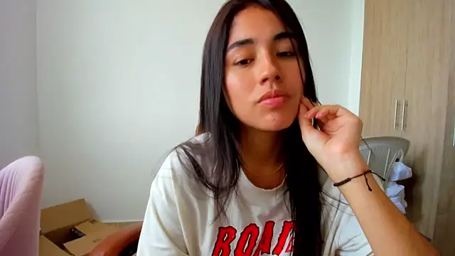 Snapshot of AriaMontgomery chatting on 18, 4, 2026 AriaMontgomery online show from 18, 4, 2026