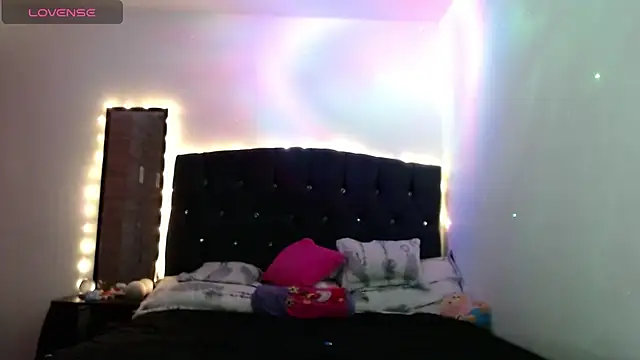 Snapshot of holy_juli chatting on 11, 2, 2025 holy juli online show from 11, 2, 2025