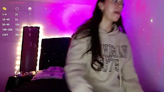 Snapshot of holy_juli chatting on 11, 2, 2025 holy juli online show from 11, 2, 2025