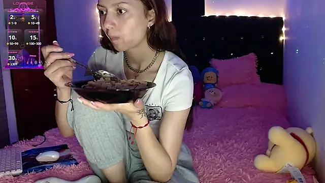 Snapshot of holy_juli chatting on 15, 3, 2025 holy juli online show from 15, 3, 2025