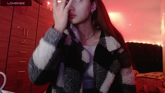 Snapshot of holy_juli chatting on 15, 10, 2025 holy juli online show from 15, 10, 2025