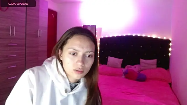 Snapshot of holy_juli chatting on 17, 10, 2025 holy juli online show from 17, 10, 2025