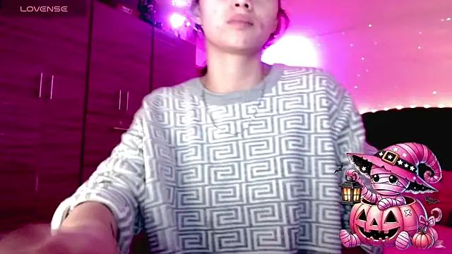 Snapshot of holy_juli chatting on 28, 10, 2025 holy juli online show from 28, 10, 2025