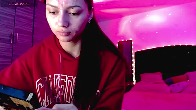 Snapshot of holy_juli chatting on 3, 11, 2025 holy juli online show from 3, 11, 2025