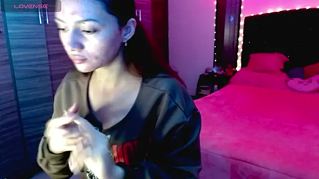 Snapshot of holy_juli chatting on 5, 11, 2025 holy juli online show from 5, 11, 2025