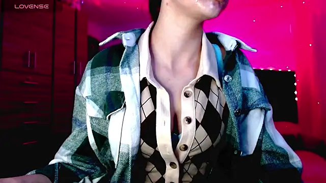 Snapshot of holy_juli chatting on 23, 11, 2025 holy juli online show from 23, 11, 2025