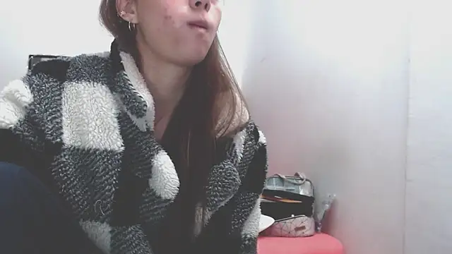 holy juli online show from 9, 4, 2026