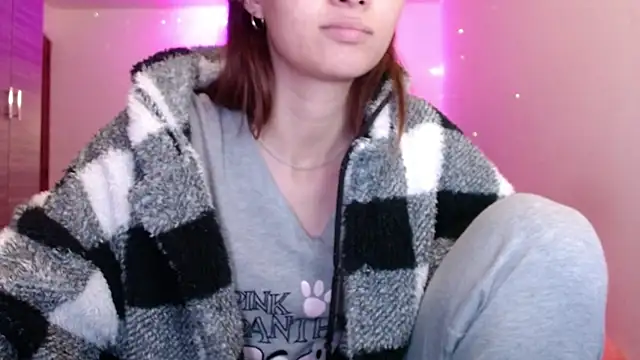 Snapshot of holy_juli chatting on 3, 5, 2026 holy juli online show from 3, 5, 2026