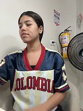 Snapshot of KellyOlsenbe chatting on 7, 7, 2026 KellyOlsenbe online show from 7, 7, 2026