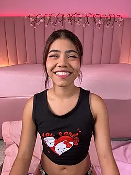 Snapshot of KellyOlsenbe chatting on 9, 7, 2026 KellyOlsenbe online show from 9, 7, 2026