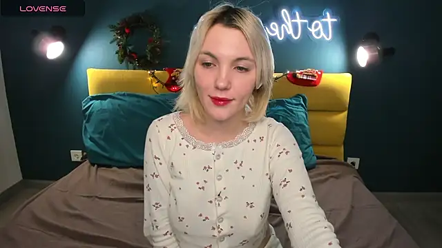 Fluffy Monica online show from 8, 1, 2025