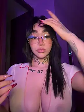 Snapshot of Nickiiiii chatting on 12, 4, 2026 Nickiiiii online show from 12, 4, 2026