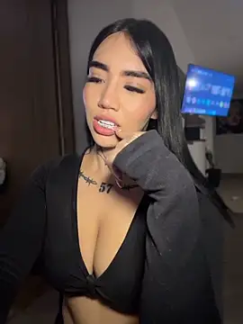 Nickiiiii online show from 6, 6, 2026