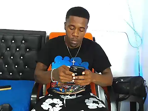 Snapshot of Damian_hart_24CM chatting on 12, 11, 2025 Damian hart 24CM online show from 12, 11, 2025