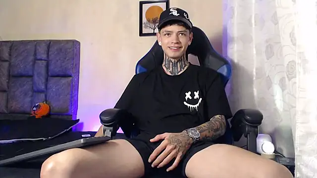 Snapshot of Dan_brownn chatting on 7, 3, 2026 Dan brownn online show from 7, 3, 2026