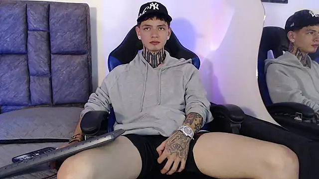 Snapshot of Dan_brownn chatting on 21, 6, 2026 Dan brownn online show from 21, 6, 2026