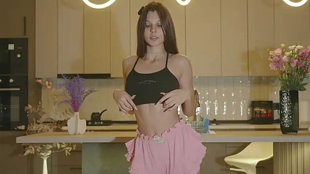 whisper of love online show from 4, 11, 2025