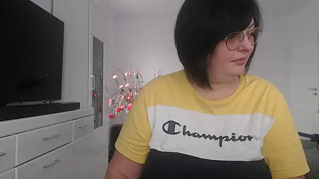 Amandamuller1982 online show from 5, 2, 2025