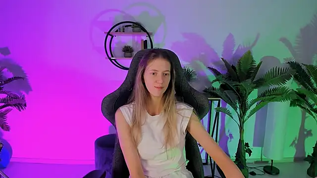 Snapshot of Sharon_Evansi chatting on 8, 12, 2024 Sharon Evansi online show from 8, 12, 2024