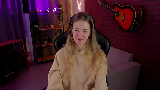 Snapshot of Sharon_Evansi chatting on 5, 1, 2025 Sharon Evansi online show from 5, 1, 2025