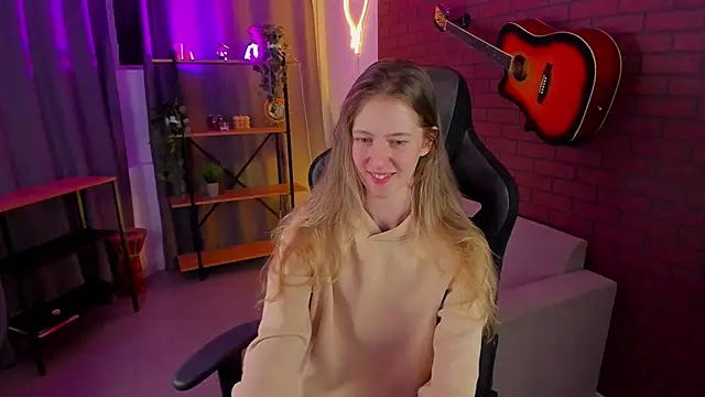 Snapshot of Sharon_Evansi chatting on 5, 1, 2025 Sharon Evansi online show from 5, 1, 2025