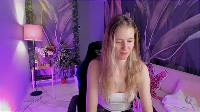 Snapshot of Sharon_Evansi chatting on 13, 12, 2025 Sharon Evansi online show from 13, 12, 2025