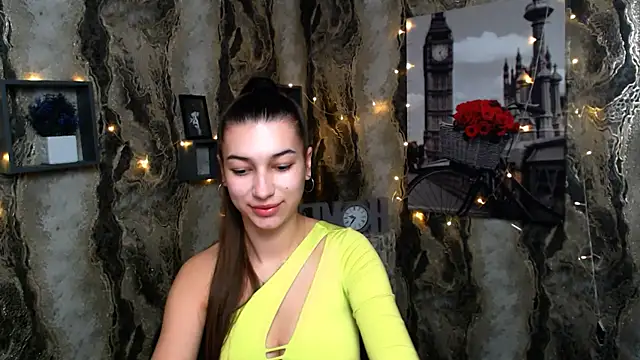 Snapshot of KarolinaRosse_ chatting on 4, 1, 2025 KarolinaRosse online show from 4, 1, 2025