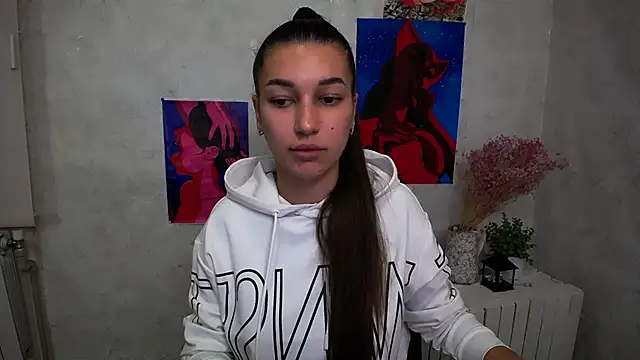Snapshot of KarolinaRosse_ chatting on 7, 10, 2025 KarolinaRosse online show from 7, 10, 2025