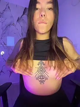 luccianagreyy online show from 2, 4, 2026