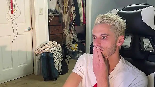 Snapshot of Dylansd chatting on 2, 1, 2025 Dylansd online show from 2, 1, 2025