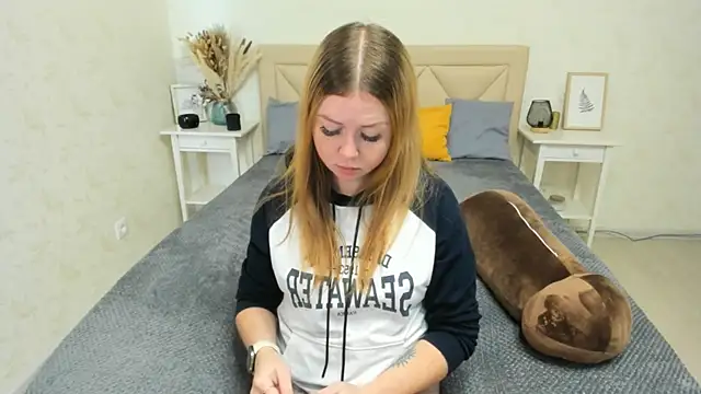 Snapshot of BettyBloom69 chatting on 10, 9, 2025 BettyBloom69 online show from 10, 9, 2025