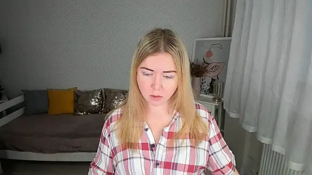 Snapshot of BettyBloom69 chatting on 4, 12, 2025 BettyBloom69 online show from 4, 12, 2025