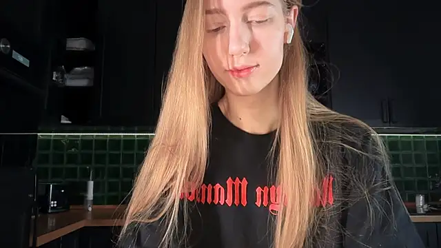 Snapshot of solar_bella chatting on 5, 2, 2026 solar bella online show from 5, 2, 2026