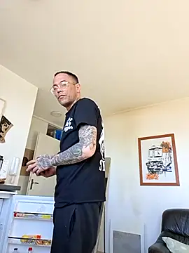 mileflav0r online show from 9, 4, 2026