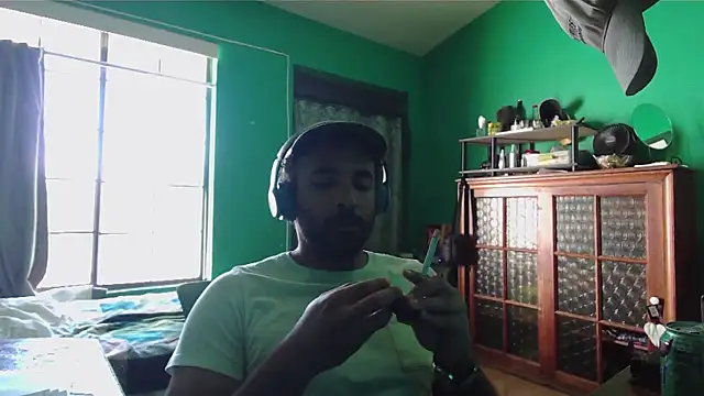 Snapshot of _______the chatting on 14, 4, 2026 the online show from 14, 4, 2026