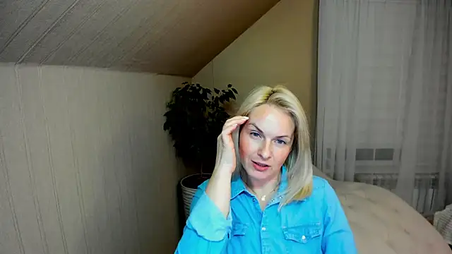 Snapshot of Alicee_Gracee chatting on 11, 12, 2024 Alicee Gracee online show from 11, 12, 2024