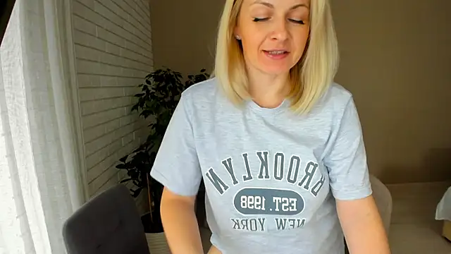 Snapshot of Alicee_Gracee chatting on 3, 2, 2025 Alicee Gracee online show from 3, 2, 2025