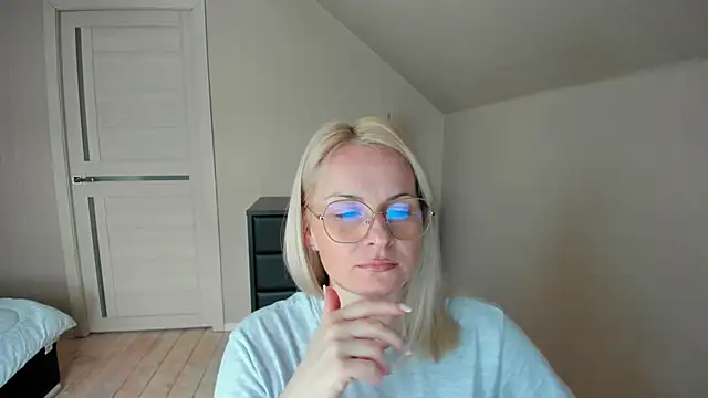 Snapshot of Alicee_Gracee chatting on 15, 2, 2025 Alicee Gracee online show from 15, 2, 2025