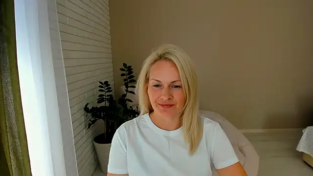 Snapshot of Alicee_Gracee chatting on 11, 9, 2025 Alicee Gracee online show from 11, 9, 2025