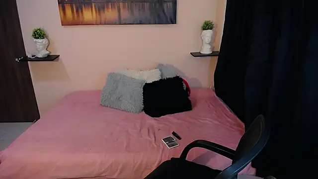 Snapshot of cristal-evanns chatting on 31, 3, 2026 cristal-evanns online show from 31, 3, 2026