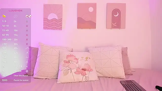 Snapshot of Mia_Heartt chatting on 17, 2, 2025 Mia Heartt online show from 17, 2, 2025