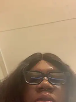 Snapshot of bonbonaumiel chatting on 5, 1, 2025 bonbonaumiel online show from 5, 1, 2025