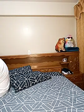 Snapshot of Lucy_Chery chatting on 18, 12, 2025 Lucy Chery online show from 18, 12, 2025