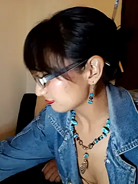 Snapshot of Lucy_Chery chatting on 5, 5, 2026 Lucy Chery online show from 5, 5, 2026